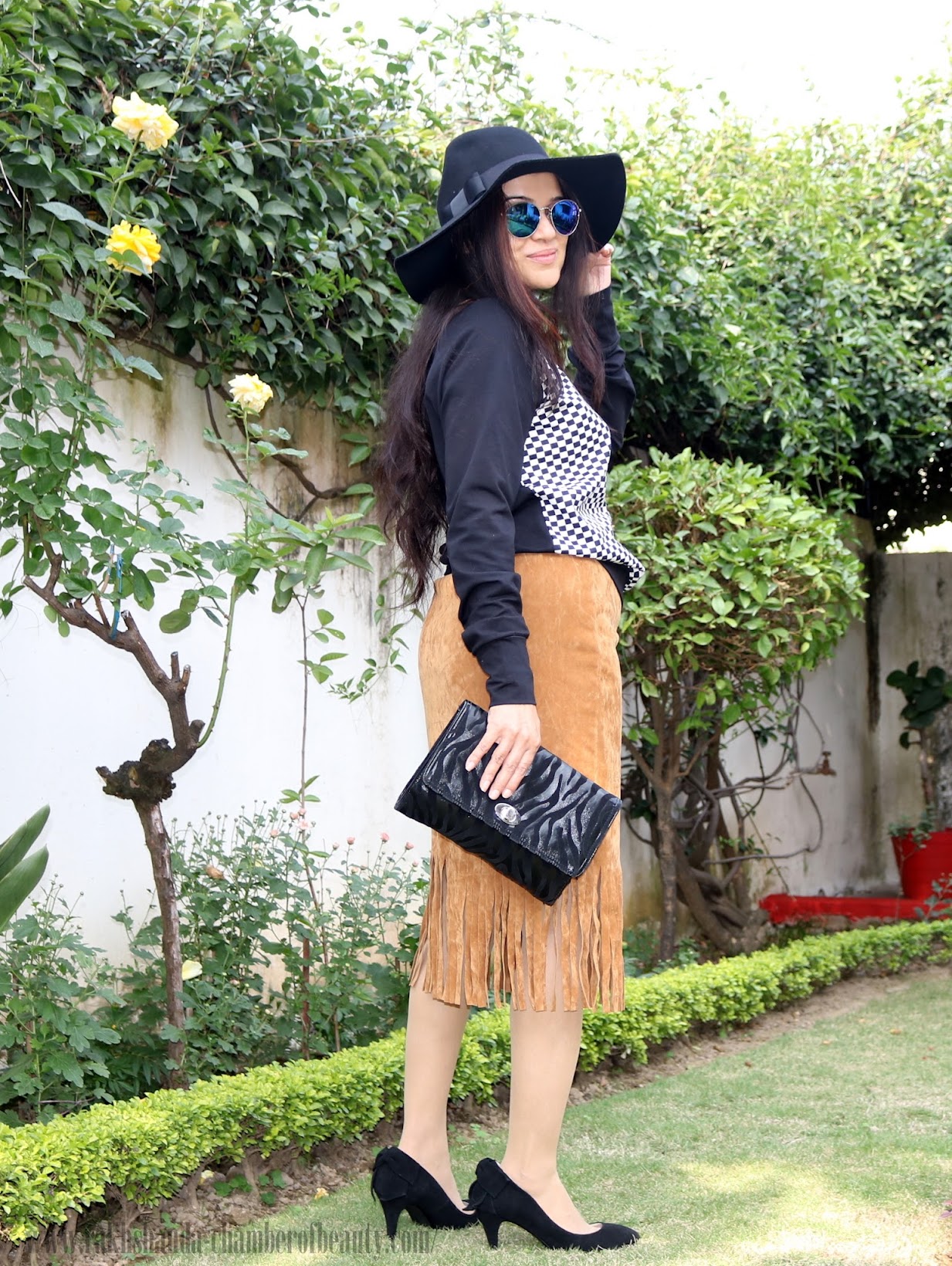 Styling a fringe hem suede skirt | Fashion trends 2015,Indian fashion blogger, fashion, retro fashion, how to wear suede skirt, fringes, Chamber of beauty, fashion blogger style, hat, OOTD, outfit of the day, Stalk By Love, Indian fashion blog, style tips, suede skirt