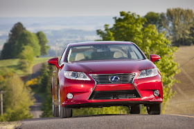 Front view of 2013 Lexus ES 300h