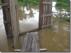 aguas cobrem a rua