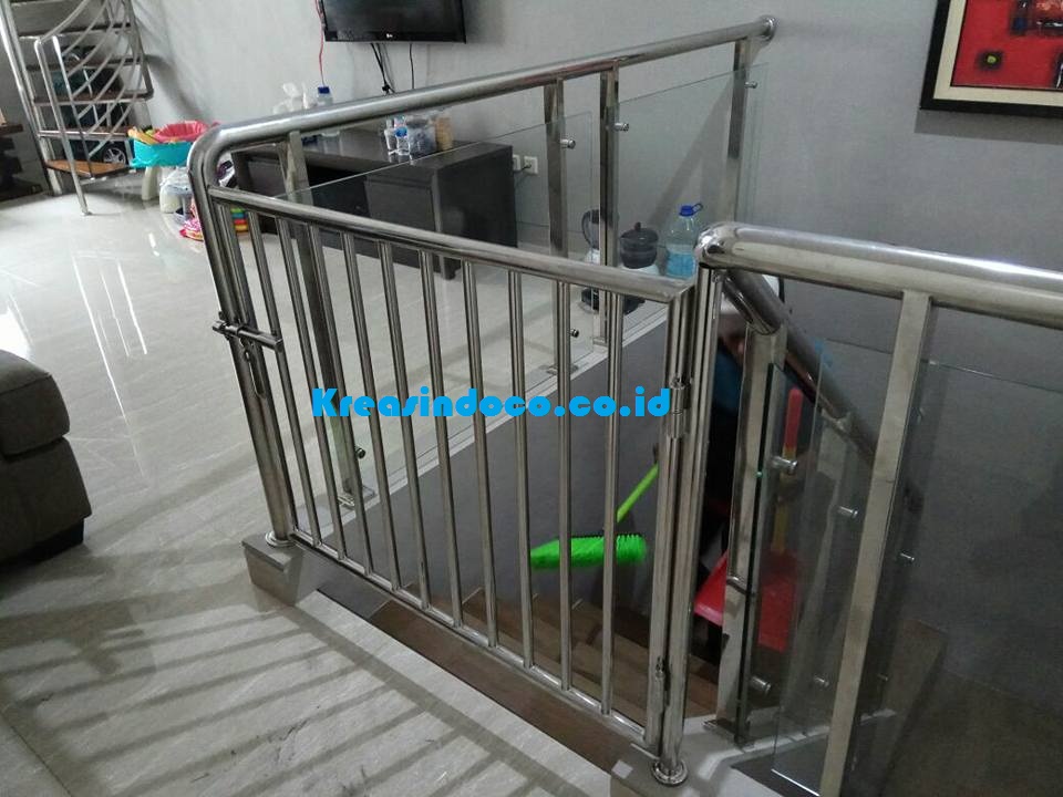 Pintu Tangga Stainless Pesanan Bu Lia Kota Wisata Cibubur