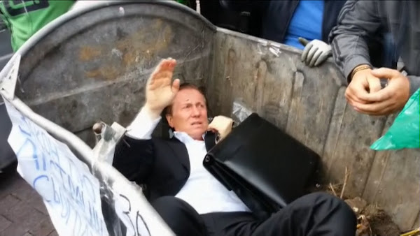 Politician thrown into garbage bin by angry Ukrainian mob