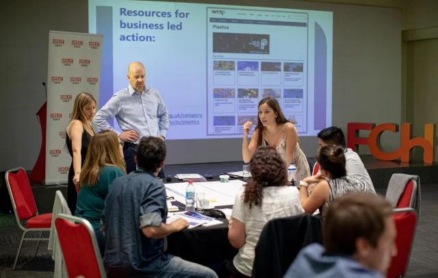 Workshop de los expertos de WRAP con los socios del Pacto chileno de los Plásticos. 