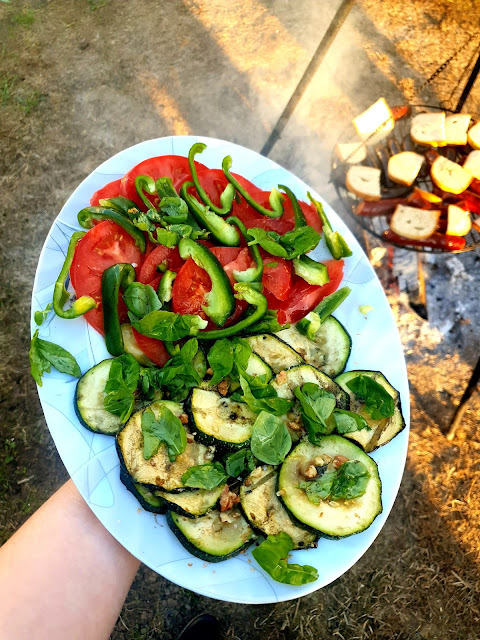 Sałatka z grillowanej cukinii