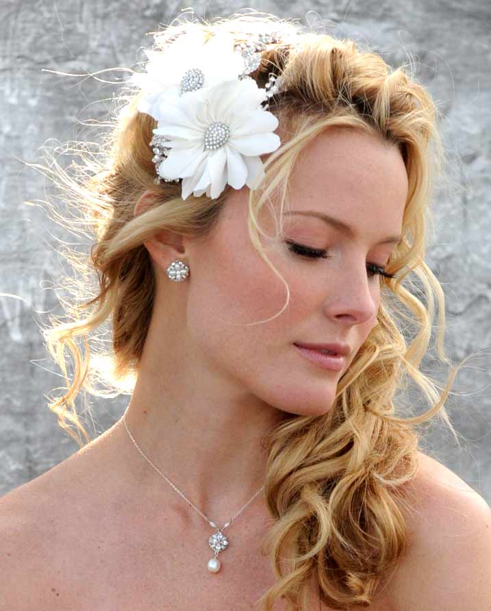 Holiday Hairstyles  For Working Women  MuviCut Hairstyles  