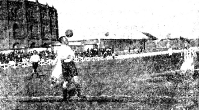 Un lance del partido. REAL VALLADOLID DEPORTIVO 2 DEPORTIVO ALAVÉS 1. 22/09/1928. Partido amistoso. Valladolid, campo de la Sociedad Taurina.