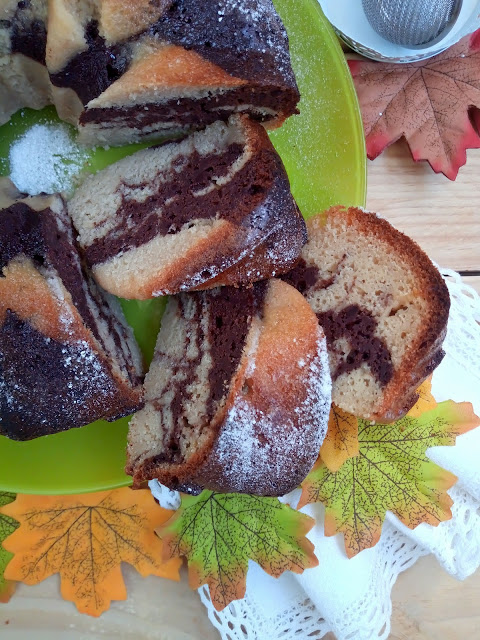 Bundt cake marmolado de manzana y chocolate en CrockPot. Bizcocho, olla de cocción lenta, desayuno, merienda, postre, horno, otoño, sencillo, fácil, jugoso, tierno, esponjoso. Cuca