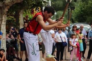 Exhibición de deporte rural en las fiestas de El Regato