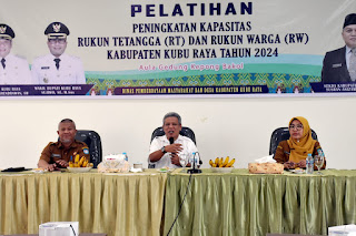 Bupati Kubu Raya Muda Mahendrawan secara resmi membuka kegiatan Pelatihan Peningkatan Kapasitas Rukun Tetangga (RT) dan Rukun Warga (RW) Kabupaten Kubu Raya. (PROKOPIM KUBU RAYA/BORNEOTRIBUN)