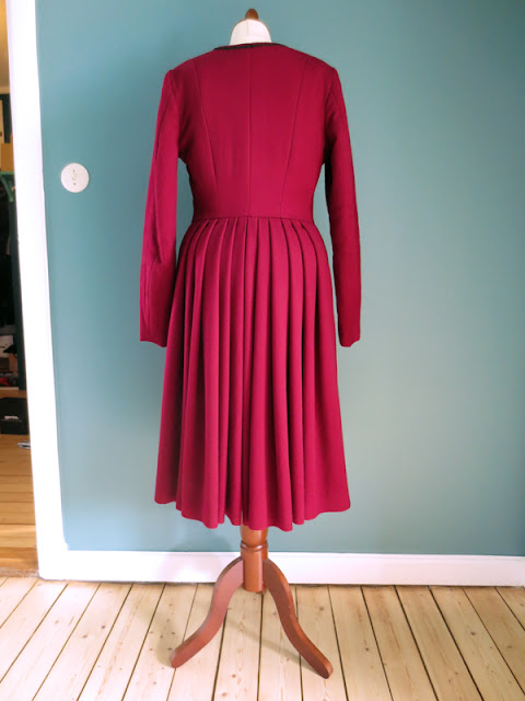 Coat for Thread's