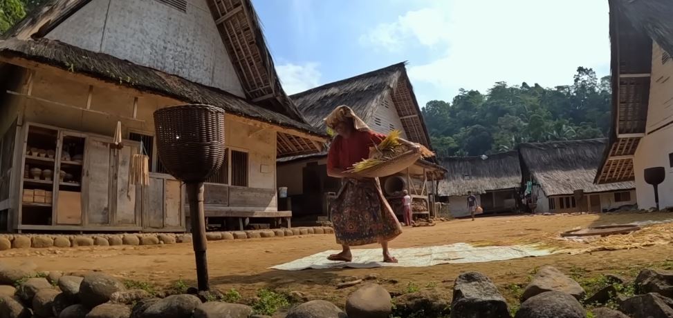 Kampung Naga, Wisata Unik di Kampung Tradisional yang Menolak Listrik dan Teknologi