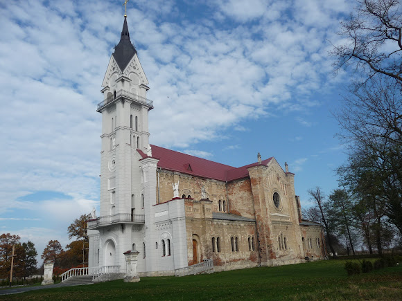 Гніздичів. Костел