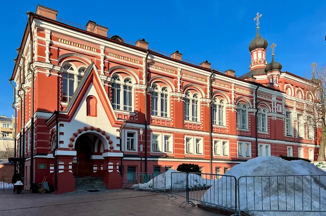 улица Рождественка, Богородице-Рождественский женский монастырь, храм во имя Казанской Иконы Божией Матери