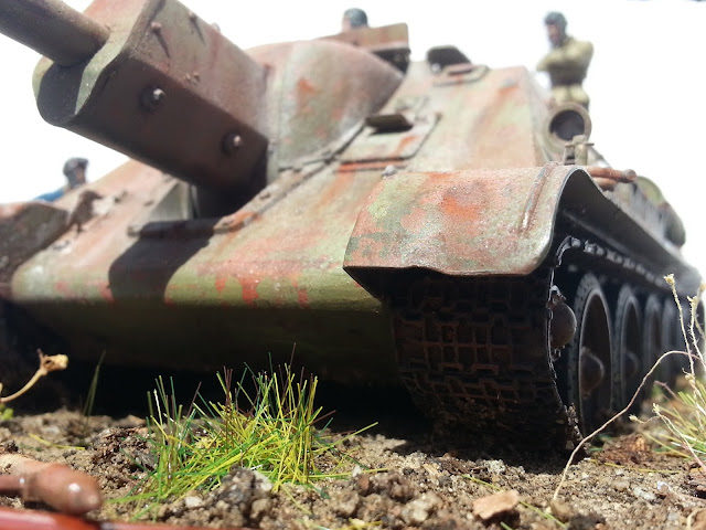 SU-122 Soviet tank diorama: 5 rubles says I can start her comrade!