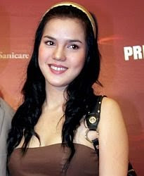 Foto Alice Norin di depan wartawan