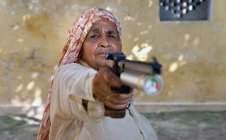 Nenek 78 Tahun ini Seorang Sniper Profesional