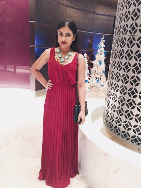 kajol paul, the style sorbet, fashion blogger, dubai fashion blogger, outfit, style, christmas, makeup, beauty, blogger