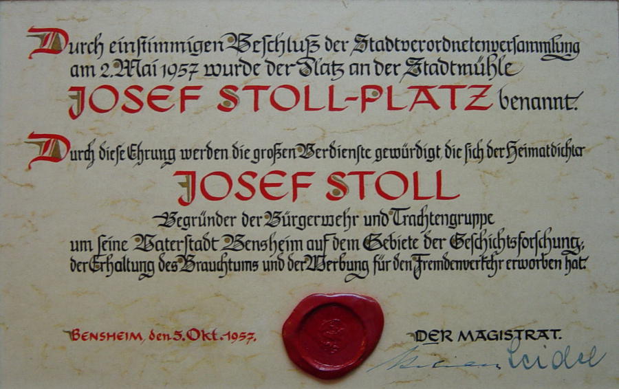Aufnahme von der Einweihung der Fraa vun Bensem, Urkunde der Stadt Bensheim, Einweihung Joseph Stoll Platz