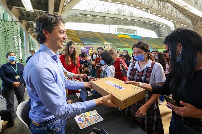 Más de 1.000 estudiantes ya disfrutan de sus ‘Computadores Futuro’, entregados por la Alcaldía de Medellín 