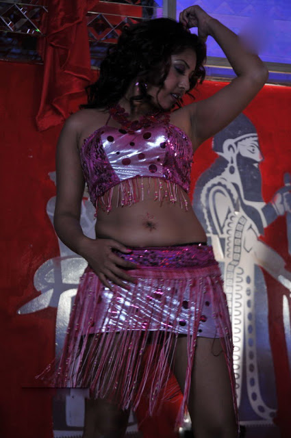 Komal Jha navel show