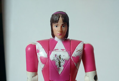 Figura de ação articulada, com duas cabeças da power ranger rosa, 1993 Bandai, 14  cm - apresenta sinais de uso. R$ 15,00