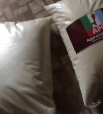 APC Shares Garri In Lagos For 2019 Election (PHOTOS)