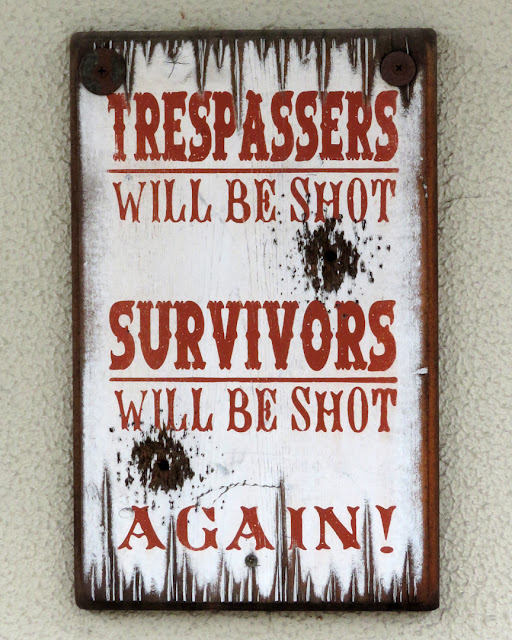 Trespassers Will Be Shot, Survivors Will Be Shot Again, Avenida da República, Cascais