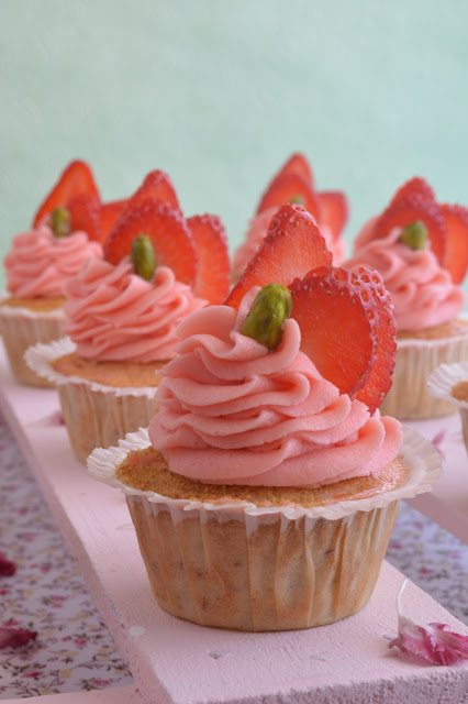 strawberry-pistachio-cupcakes, cupcakes-de-pistacho-y-fresas