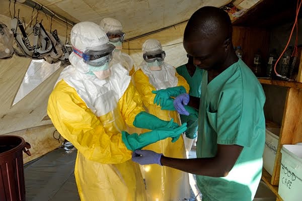 Mundo/OMS: el número de infectados  por ébola podría llegar a 20.000
