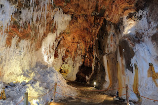 Impresionante el interior de la mina de sal en  cardona