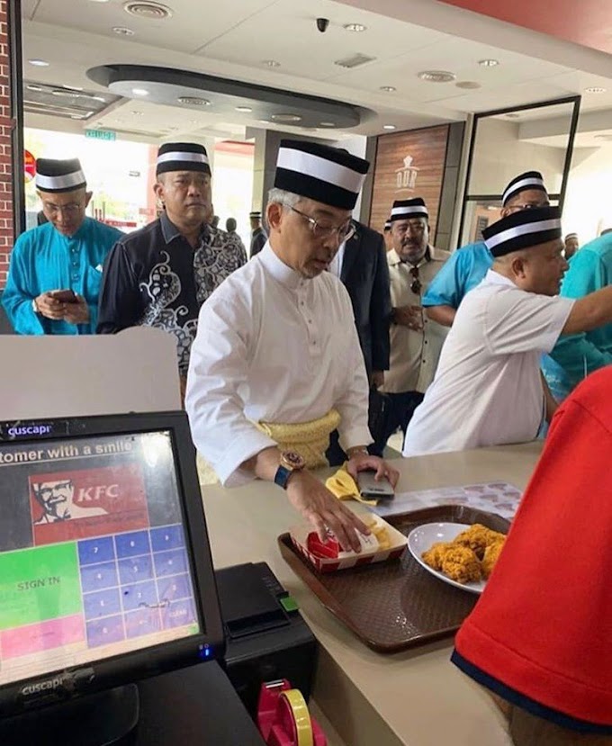 YANG di-Pertuan Agong singgah beli Ayam Goreng di KFC Temerloh