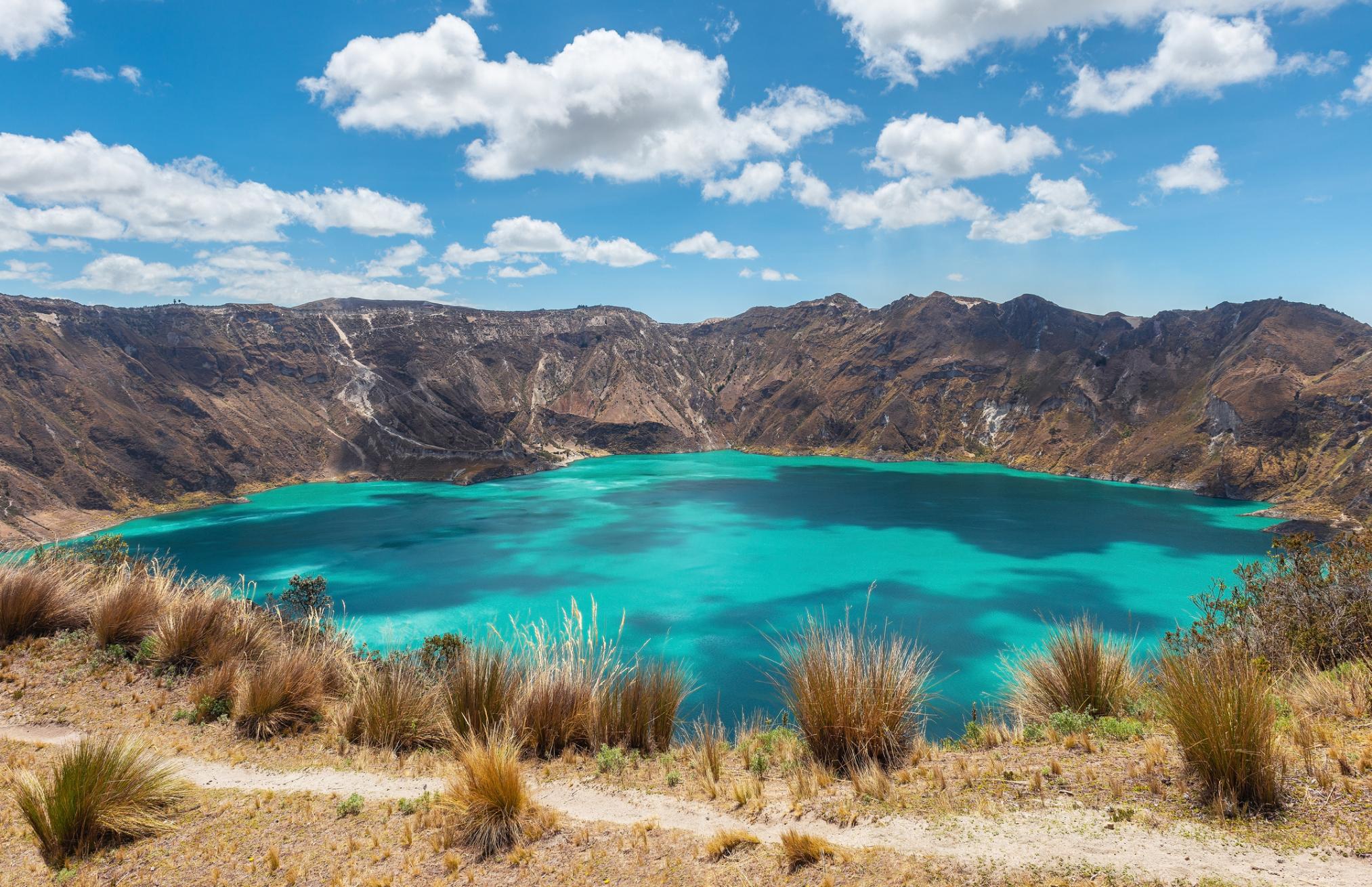 Discovering Lake Quilotoa: Turquoise Beauty in the Ecuadorian Andes