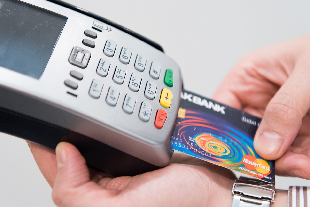 O Império do Cartão de Crédito Abalado: Pix e Carteiras Digitais Tomam a Dianteira no Comércio Eletrônico, Revela Estudo!