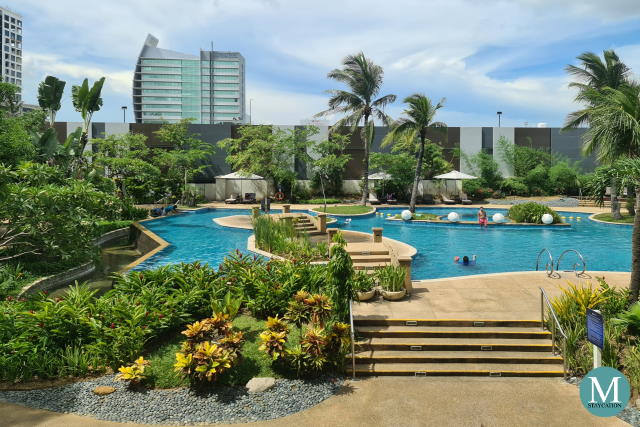 Radisson Blu Cebu Swimming Pool