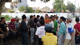 warga kedurus protes pengukuran tanah BTKD