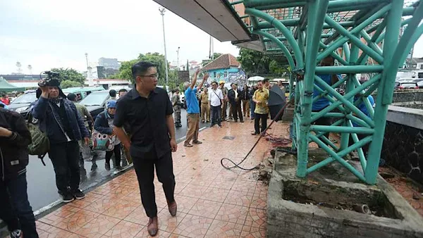 Pemkot Bandung Tertibkan Reklame yang Tidak Sesuai dengan Karakter Kota Pemkot Bandung Tertibkan Reklame yang Tidak Sesuai dengan Karakter Kota
