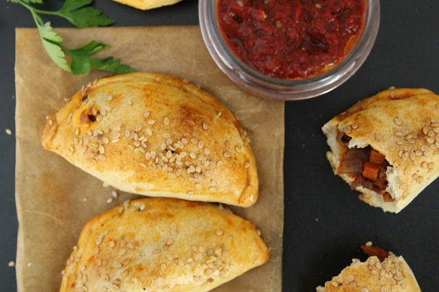 Cuillère et saladier : Petits chaussons fourrés façon empanadas vegan