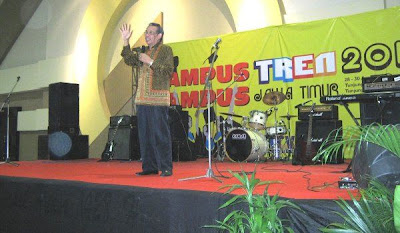 universitas surabaya kampus hijau