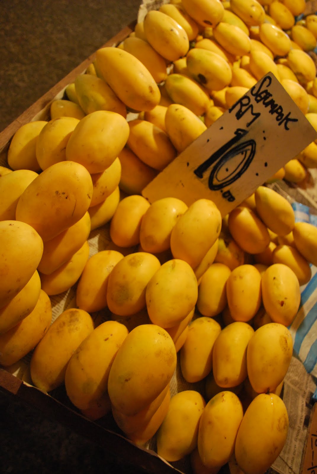 Fruits Stand: Manggang Hinog