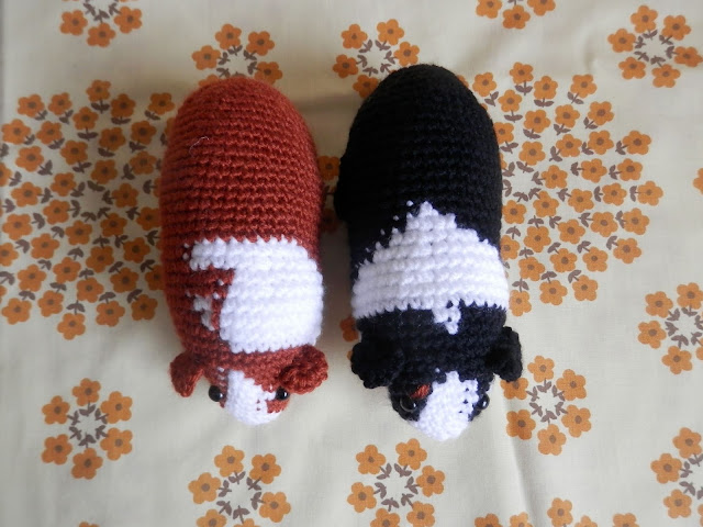 I made a thing, custom crochet guinea pigs. From UK crochet blogger secondhandsusie.blogspot.com #crochet #amigurumi #crochetguinapigs #amigurumiguineapigs 