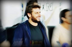 Shahid Afridi Beautiful Bayan Live Video