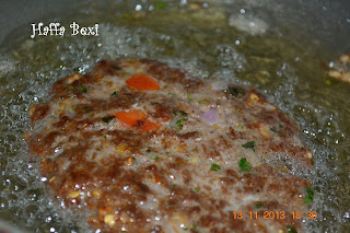 Meat, Minced Meat, Chapli kebab, raw minced meat kebab, kabab, tomato, Beef, Mutton, 