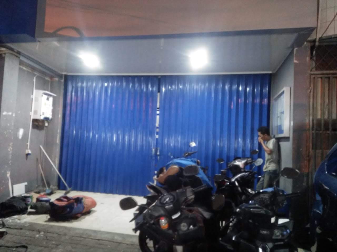 sale servis aneka pintu  garasi  folding gate rolling door 