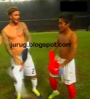 Foto andik vermansyah dengan David Beckham tukar kaos