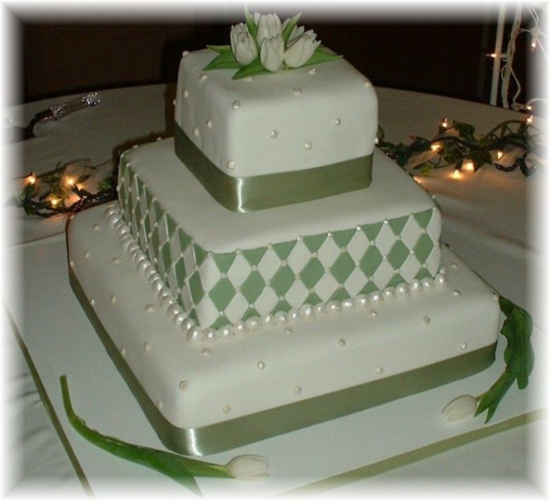 Lovely green diamond three tier wedding cake Simple square wedding cake 