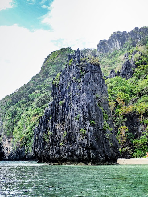 Hidden-beach-Matinloc-Island-Archipel-de-Bacuit-Palawan-Philippines