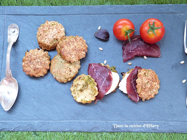 Scones au pesto, tomates séchées et pignons de pin