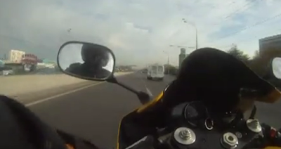 Russia / Moscow motorcyclist s crazy high-speed  ride Yamaha R1 watch video