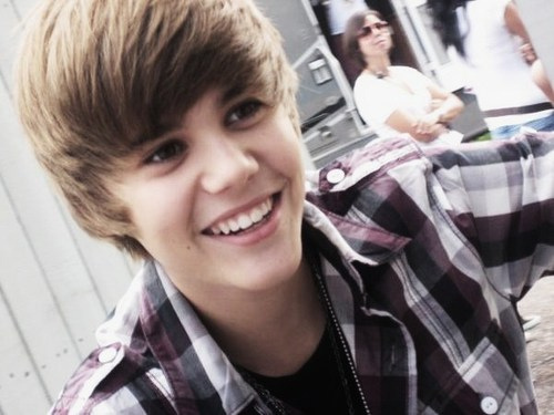 justin bieber cute smile. He is so cute~ And his voice