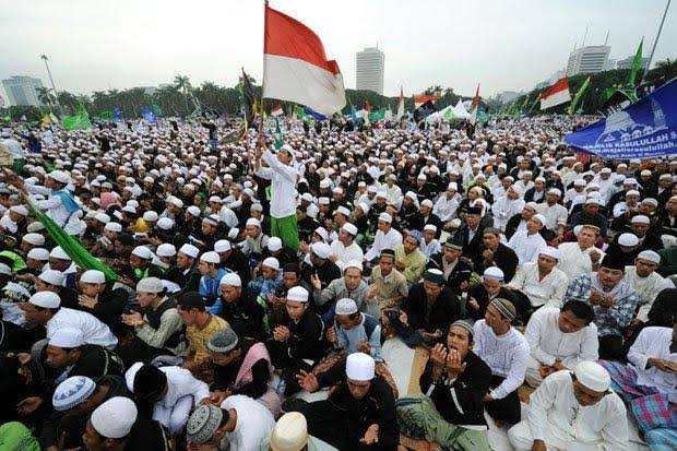islam masuk ke indonesia melalui dua jalur yaitu