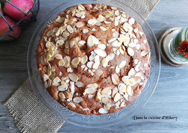 Gâteau au yaourt d'automne aux pommes, amandes effilées et cannelle - Dans la cuisine d'Hilary